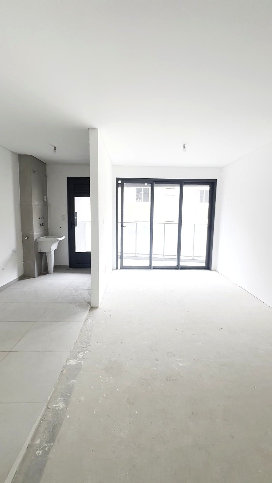 Sala e área de serviço em obra